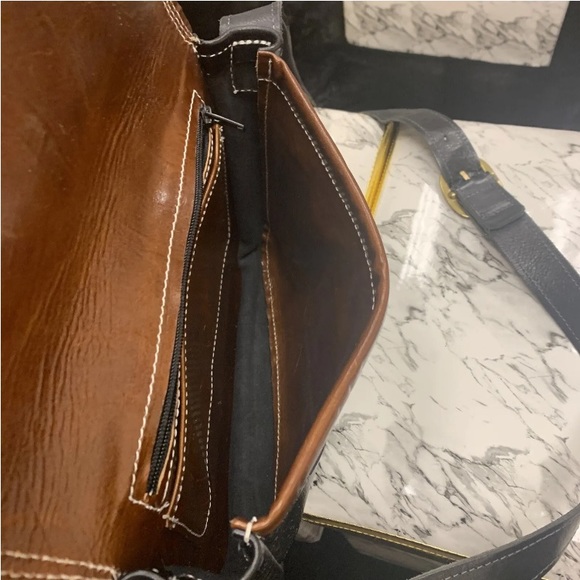 LORIANO TOLIANI Black Hand Crafted Leather Messenger Bag - Picture 7 of 16